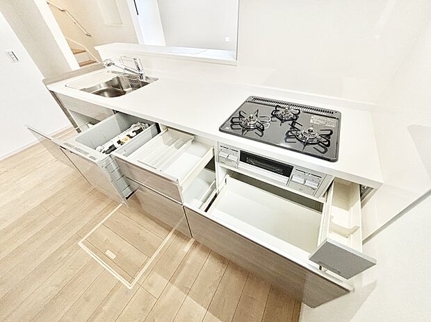 使いやすさを優先したスライド式収納タイプ!