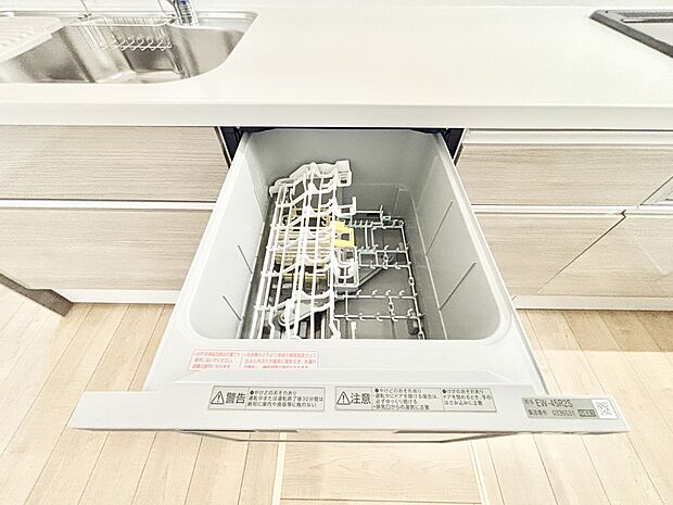 面倒なお片づけは食洗機にお任せ！家事の負担が減って、時間にも気持ちにもゆとりができます。