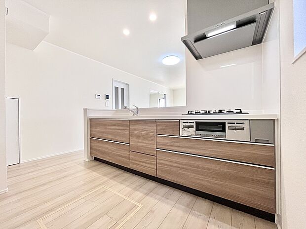 広々とした使い勝手の良いキッチンで日々のお料理も楽しくなりそう