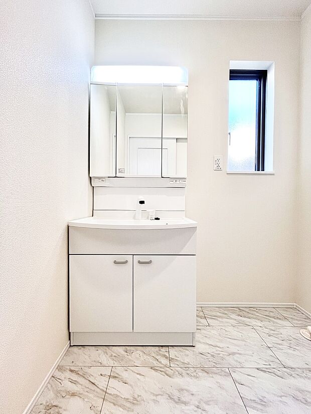 収納力と機能性に優れた洗面化粧台