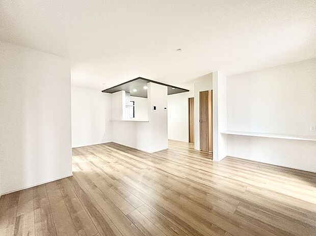 家族団らんの時間も増えそうなくつろぎのリビングダイニング。