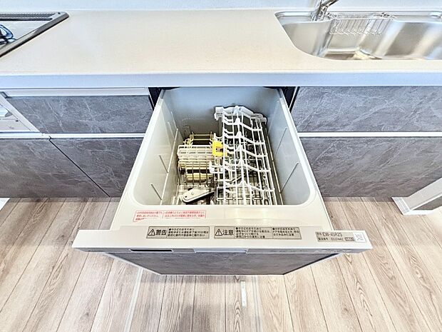 面倒なお片づけは食洗機にお任せ！家事の負担が減って、時間にも気持ちにもゆとりができます。