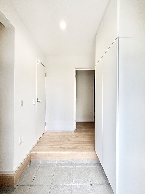 家族の帰宅やお客様をあたたかく迎える玄関  