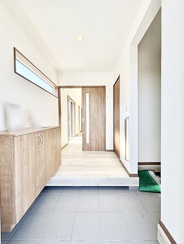 家族の帰宅やお客様をあたたかく迎える玄関