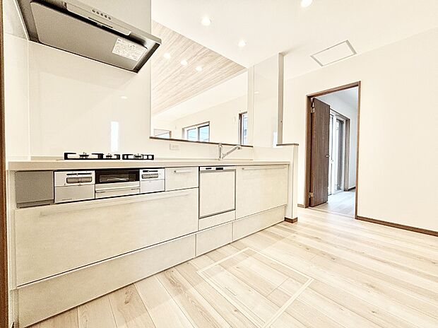 広々とした使い勝手の良いキッチンで日々のお料理も楽しくなりそう