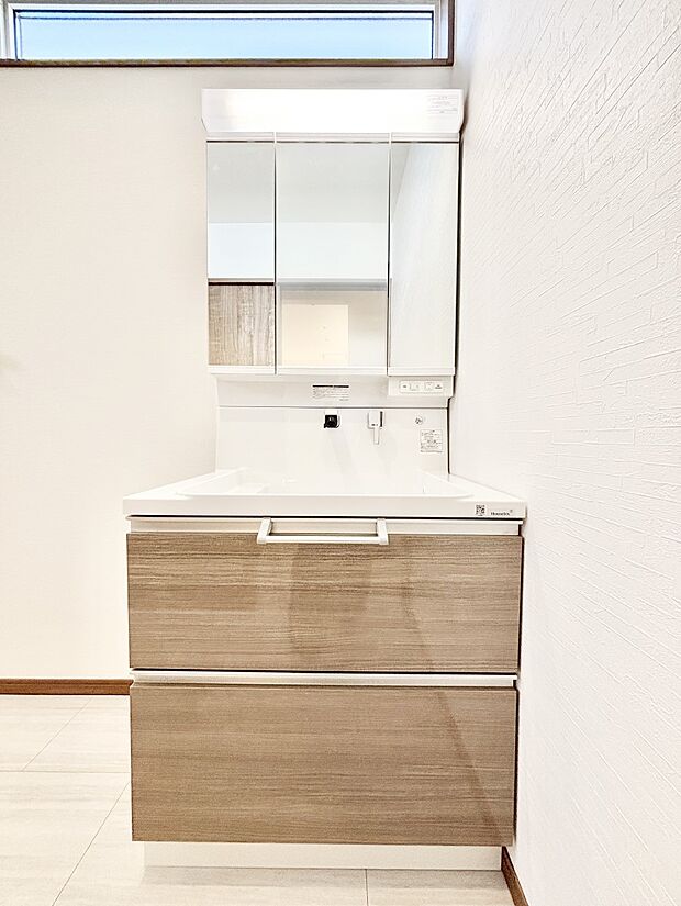 収納力と機能性に優れた洗面化粧台