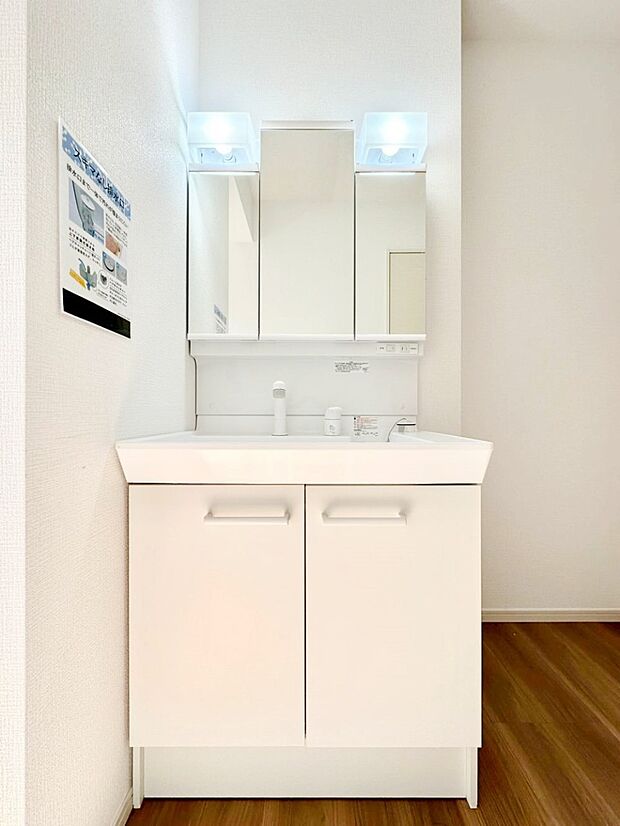 収納力と機能性に優れた洗面化粧台　