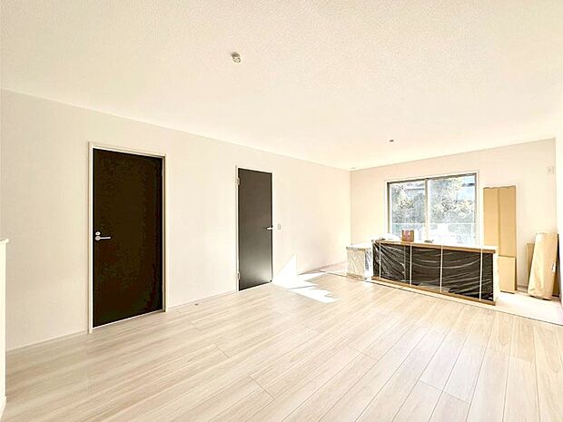 落ち着いた雰囲気のLDKは家族みんなの快適空間