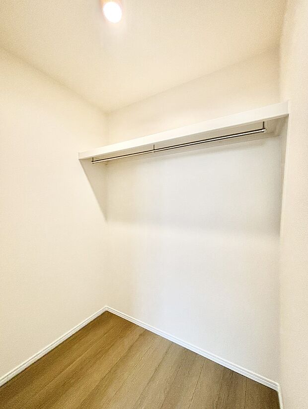 毎日の服選びが楽しくなるウォークインクローゼット 