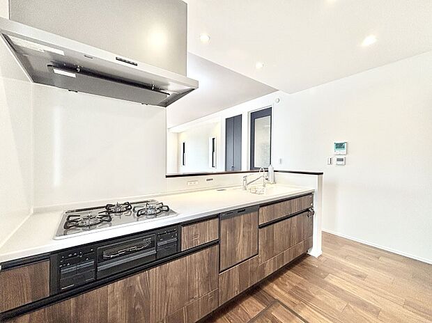 料理をしながらでもご家族との会話を楽しめる対面キッチン