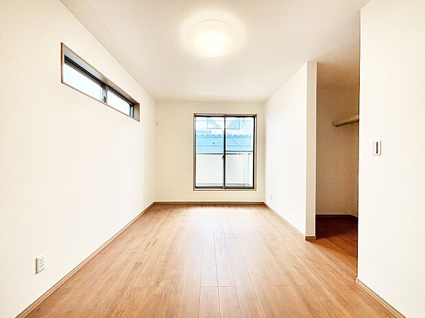 ウォークインクローゼットがあるお部屋!季節ごとの入れ替えも不要で便利です。