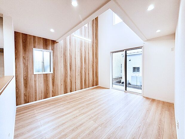 食事スペースとくつろぎスペースを使い分けしやすいプランニング。