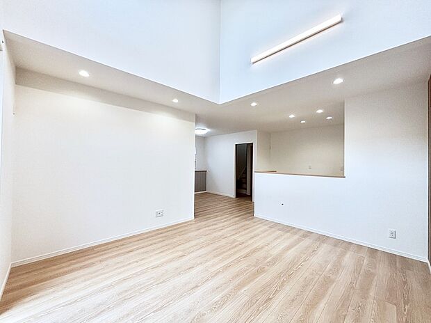 床暖房付き広々リビングは家族みんなの快適空間!家族のつながりを強くする大事なスペースです。