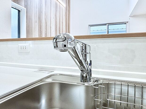 いつでも清潔なおいしいお水を。一つの水栓で水道水と浄水を使い分け。