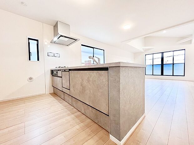 料理をしながらご家族との会話を楽しめる対面カウンターキッチン