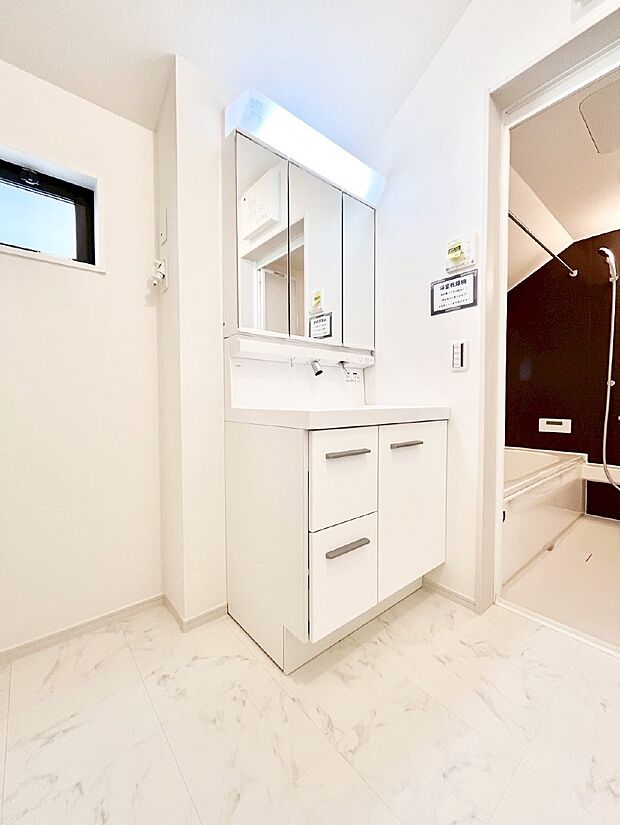 キッチンとの動線を考慮した水廻り集中設計で忙しい時間の家事もラクラク