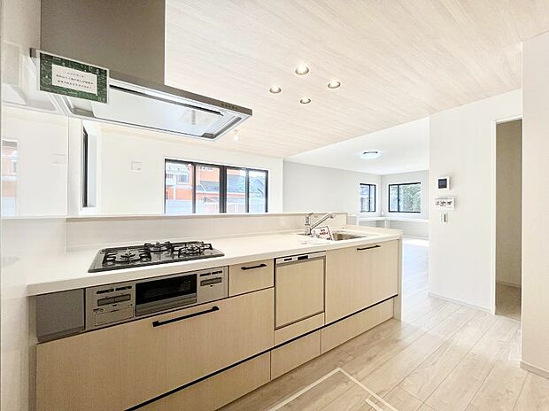 料理をしながらでもご家族との会話を楽しめる対面キッチン