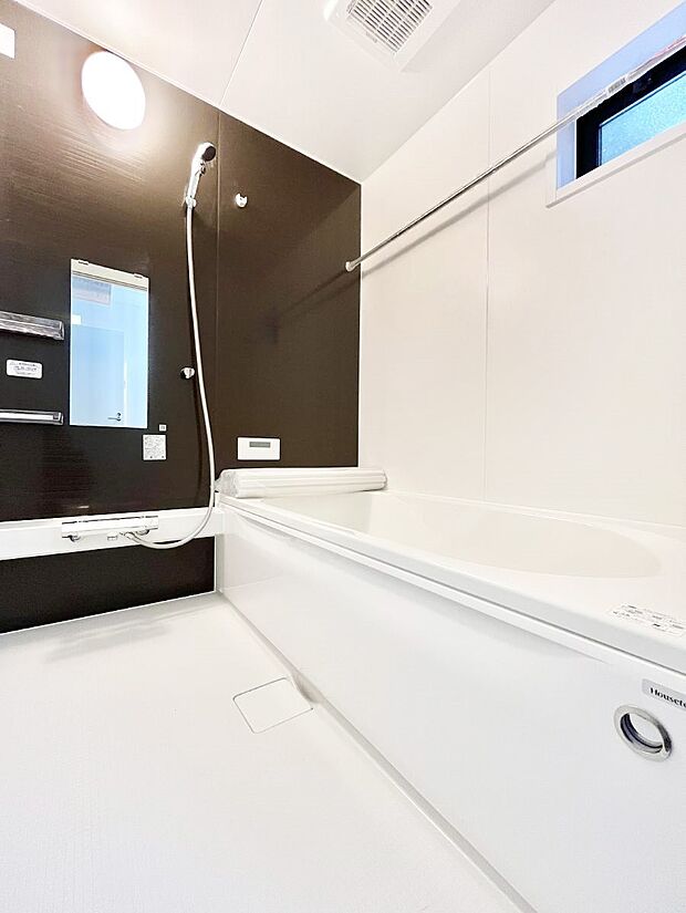 落ち着いた雰囲気でゆっくりお寛ぎいただけるバスルーム