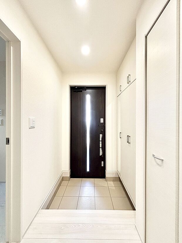 明るい玄関はお客様をお出迎えするのにぴったりです!