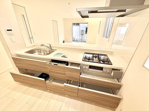 使いやすさを優先したスライド式収納タイプ!