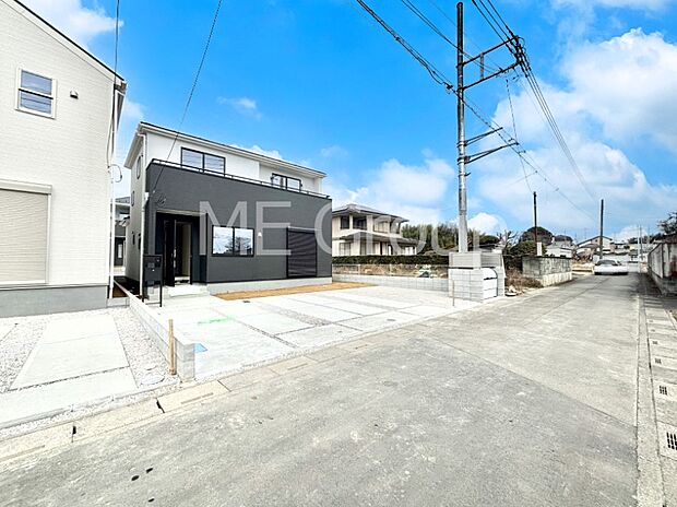 前面道路はきちんと整備されています