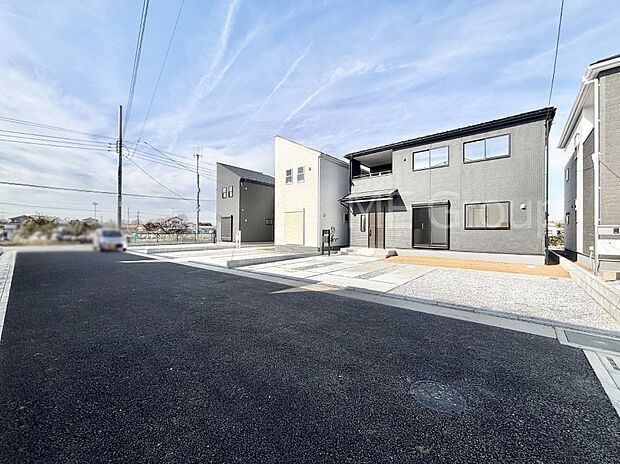 前面道路はきちんと整備されています