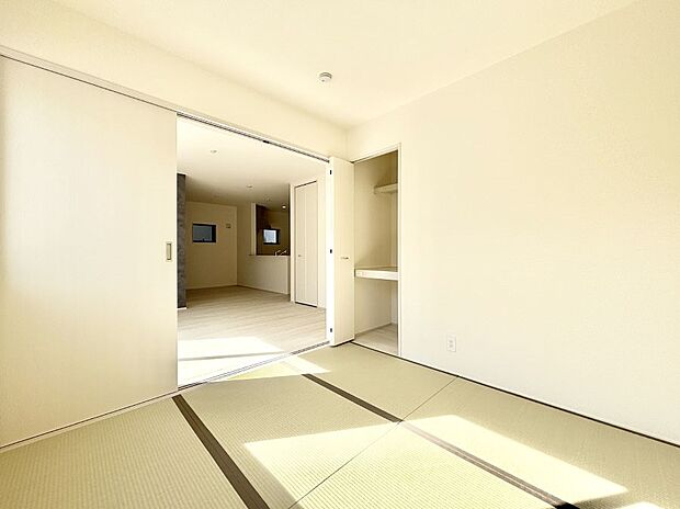 柔らかい畳の空間は、お子様の遊び場や来客時のおもてなしの場所として重宝します。 