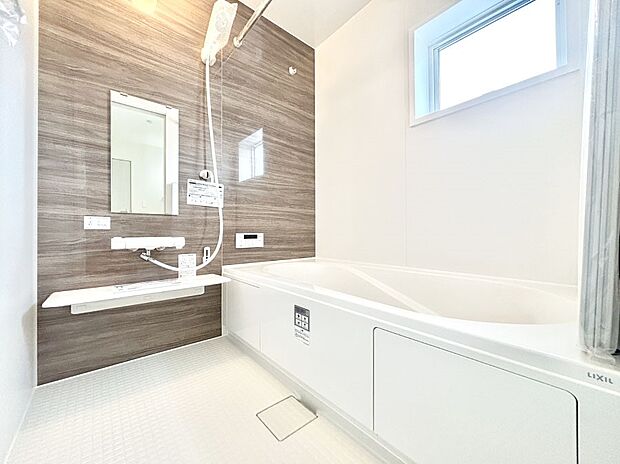 落ち着いた雰囲気でゆっくりお寛ぎいただけるバスルーム