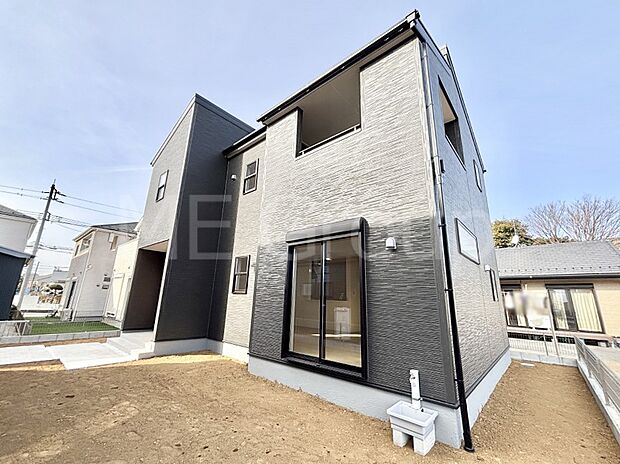 洗練された外観、上質な住空間が広がる室内は永く安心して過ごせる住居です。 