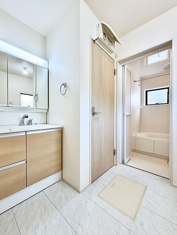 清潔感のある快適空間です。毎日の身支度も気持ち良くお使い頂けます。 