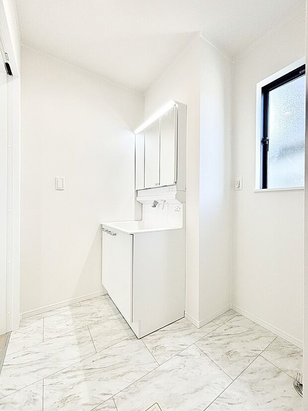 キッチンとの動線を考慮した水廻り集中設計で忙しい時間の家事もラクラク