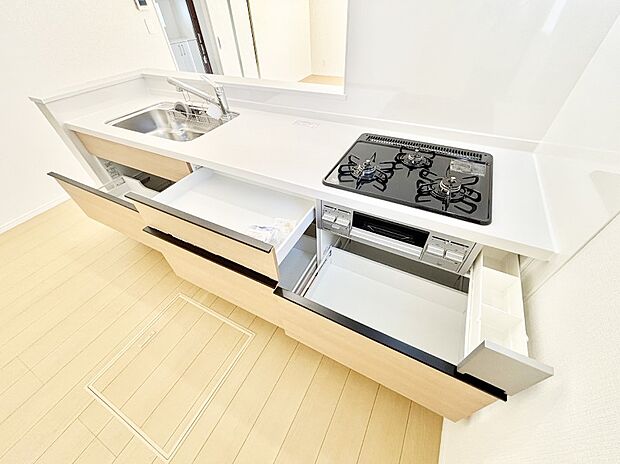 使いやすさを優先したスライド式収納タイプ!