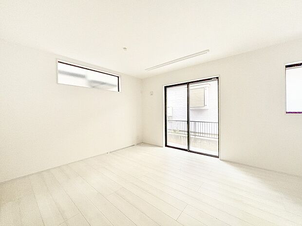 家族団らんの時間も増えそうなくつろぎのリビングダイニング。