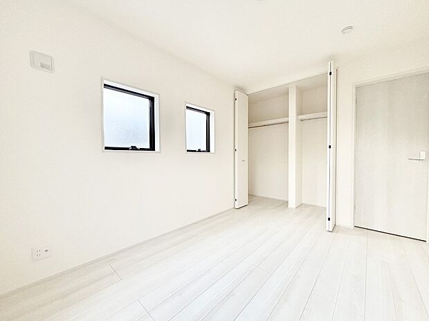 使いやすい形でベットや家具の置き方にも困ることもありません。