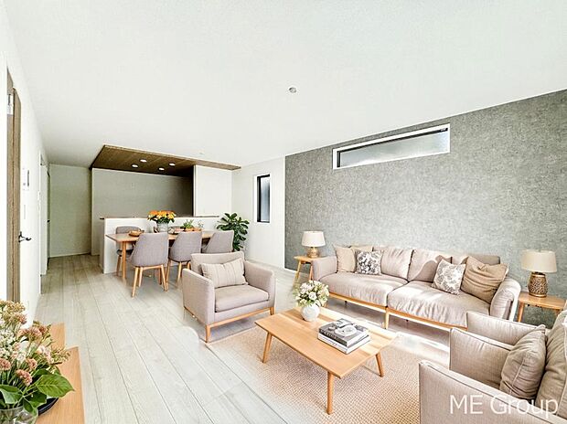 家族の和やかな会話が聞こえてきそう。開放感のあるリビングです。※家具はCGです