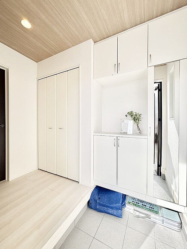 明るい玄関はお客様をお出迎えするのにぴったりです!