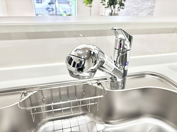 いつでも清潔なおいしいお水を。一つの水栓で水道水と浄水を使い分け。