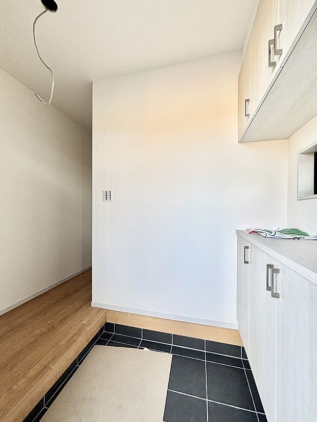 明るい玄関はお客様をお出迎えするのにぴったりです！ 