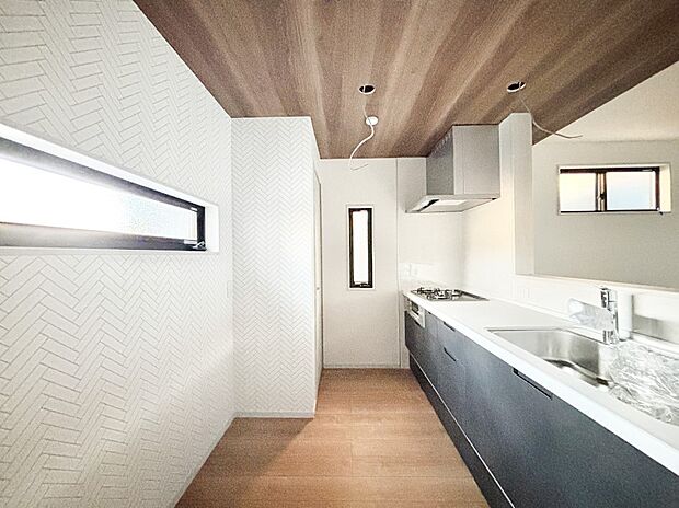 ポップアップ天井が素敵なキッチンで楽しくお料理！