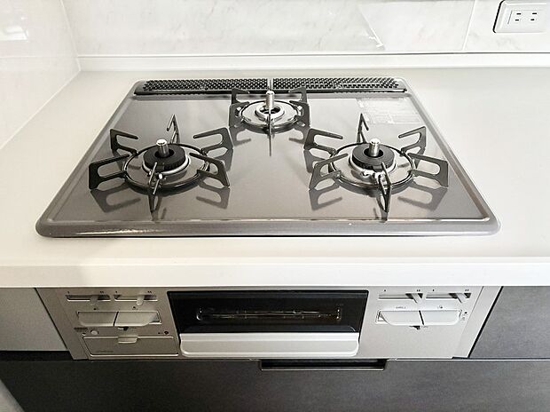 ガスコンロはSiセンサー搭載。火力調節や焦げ付き・消し忘れも防いでくれます。