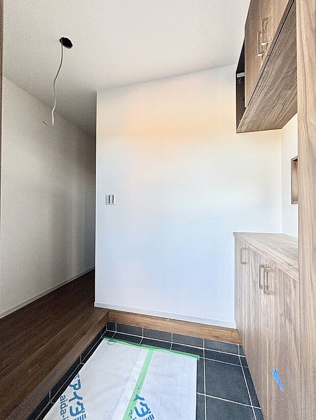 明るい玄関はお客様をお出迎えするのにぴったりです!