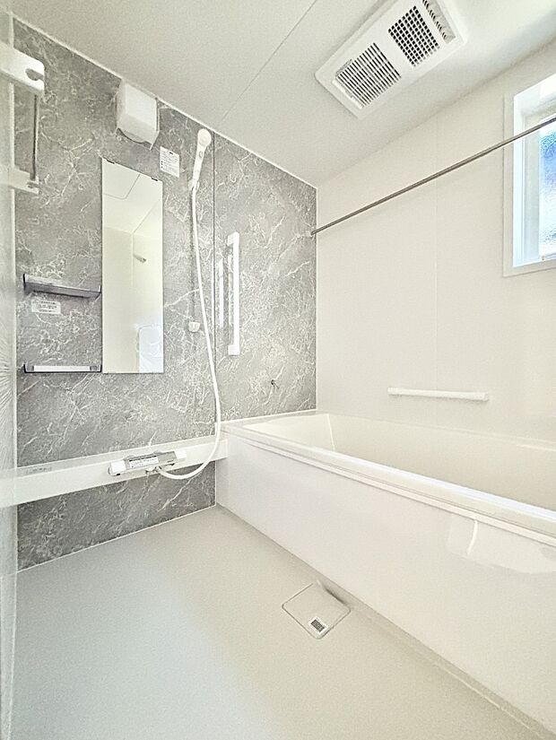 落ち着いた雰囲気でゆっくりお寛ぎいただけるバスルーム