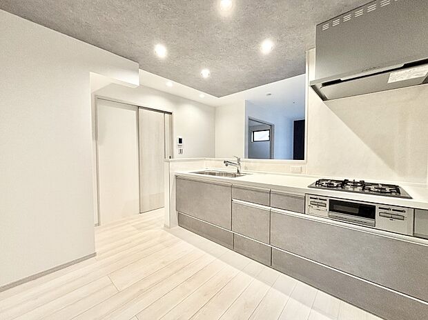 広々とした使い勝手の良いキッチンで日々のお料理も楽しくなりそう