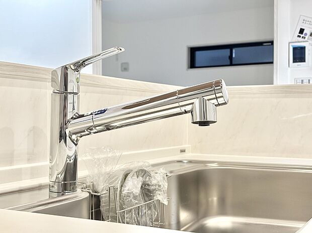 いつでも清潔なおいしいお水を。一つの水栓で水道水と浄水を使い分け。