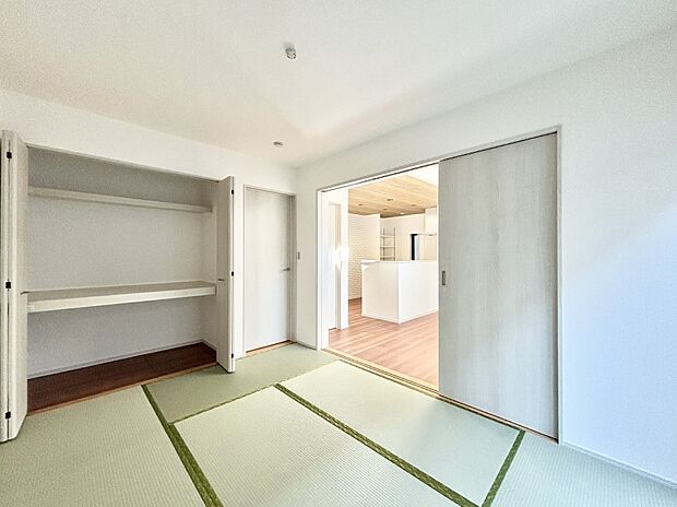 リビング隣接の和室は毎日の暮らしに癒しと安らぎをもたらしてくれます