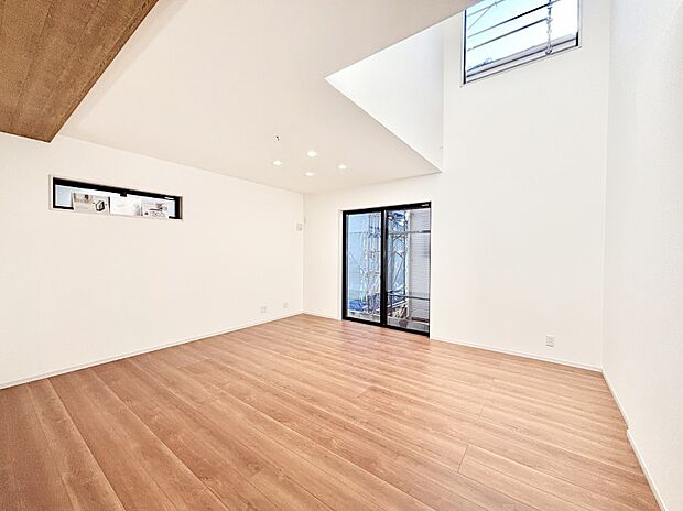 日当たりの良いリビング。お気に入りのグリーンを飾れば更に心地よさがアップ！