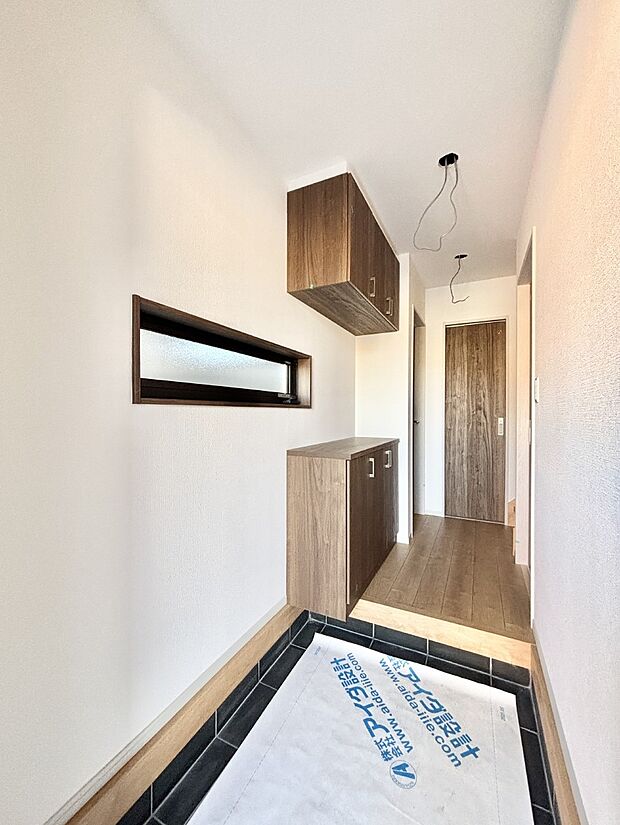 明るい玄関はお客様をお出迎えするのにぴったりです!