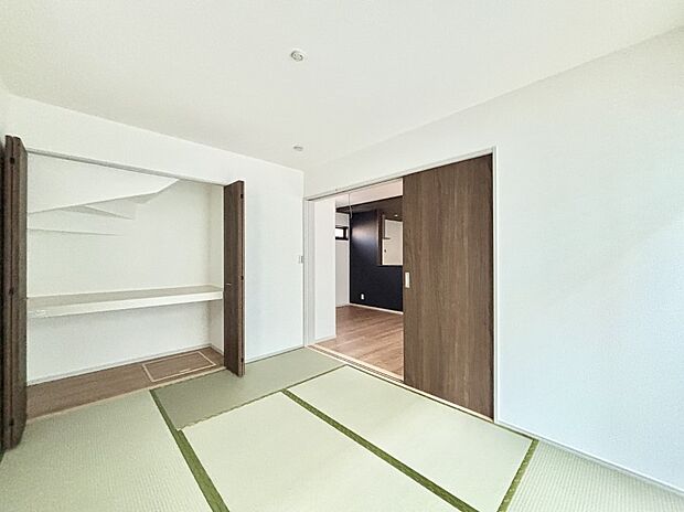 柔らかい畳の空間は、お子様の遊び場や来客時のおもてなしの場所として重宝します。