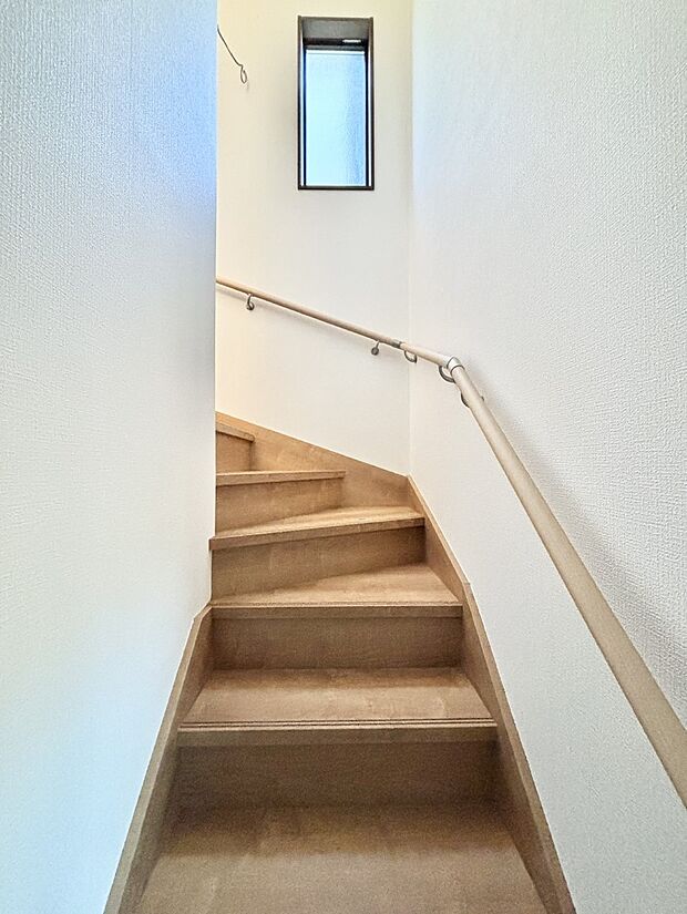 安全性を考慮し階段には手すりを設置しています