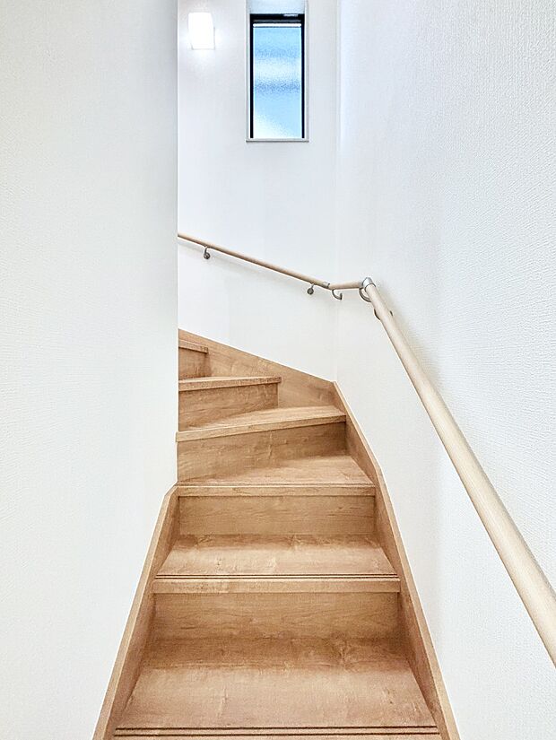安全性を考慮し階段には手すりを設置しています